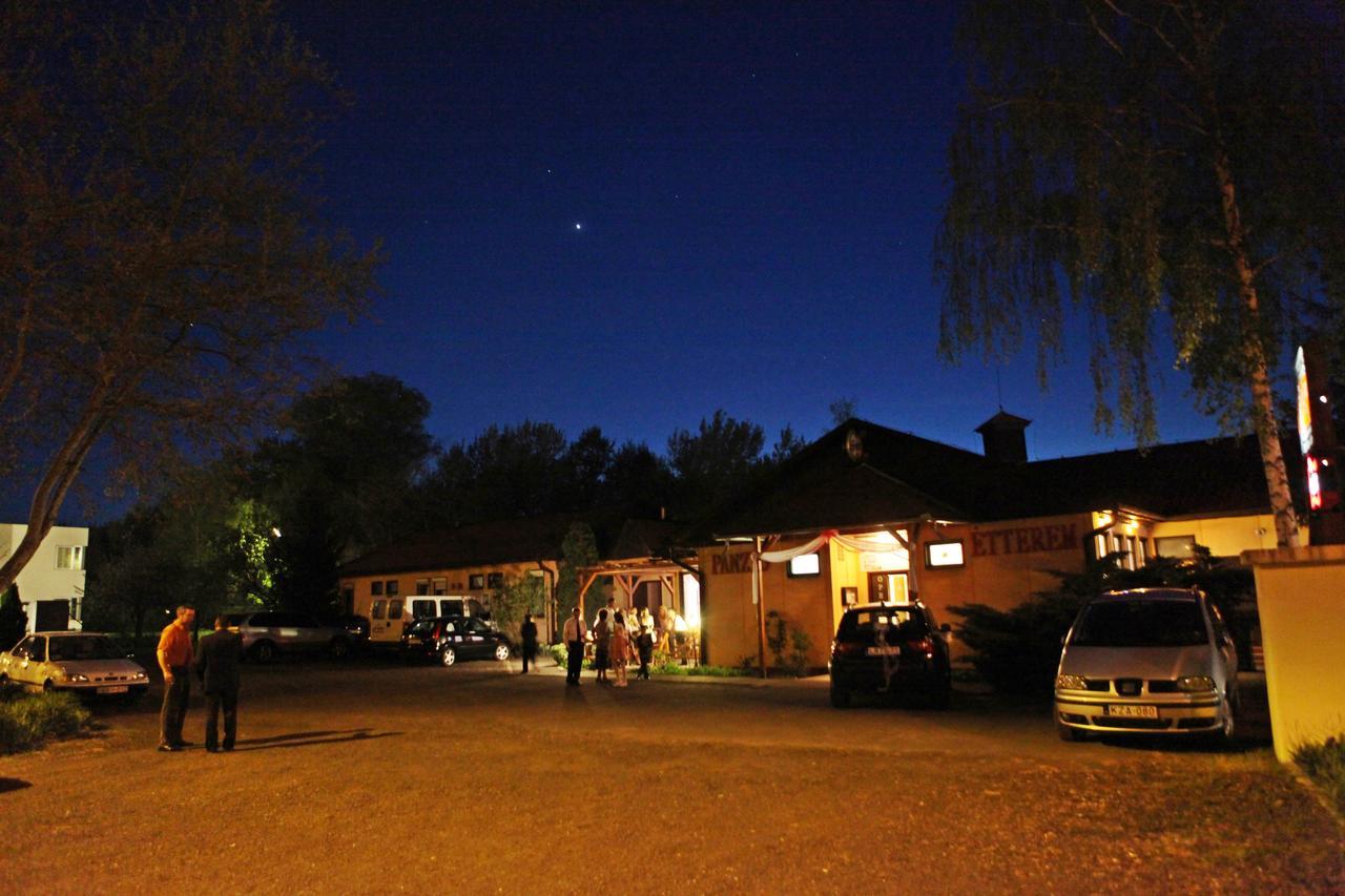 Sztar Motel Etterem Balassagyarmat Eksteriør bilde